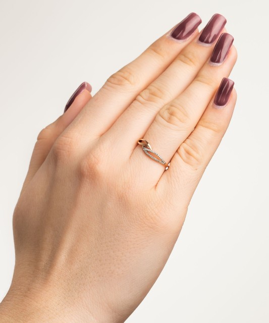 Kuldsõrmus teemantidega