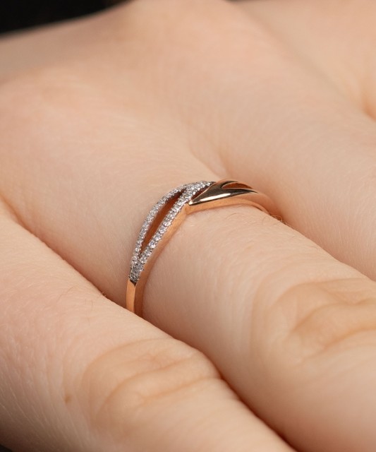 Kuldsõrmus teemantidega