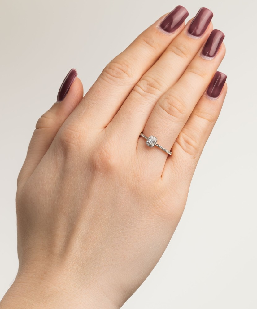 Kuldsõrmus teemantidega