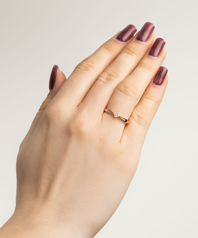 Kuldsõrmus teemantidega