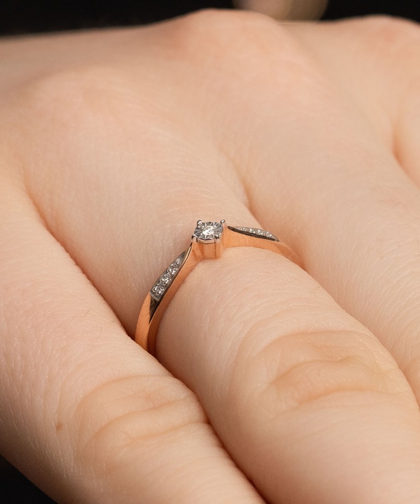 Kuldsõrmus teemantidega