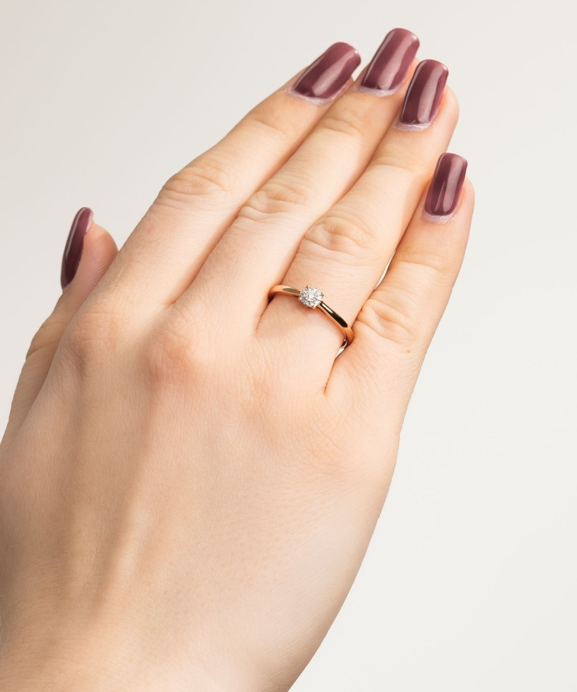 Kuldsõrmus teemantidega