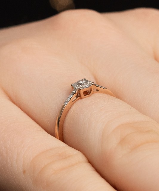 Золотое кольцо с алмазами