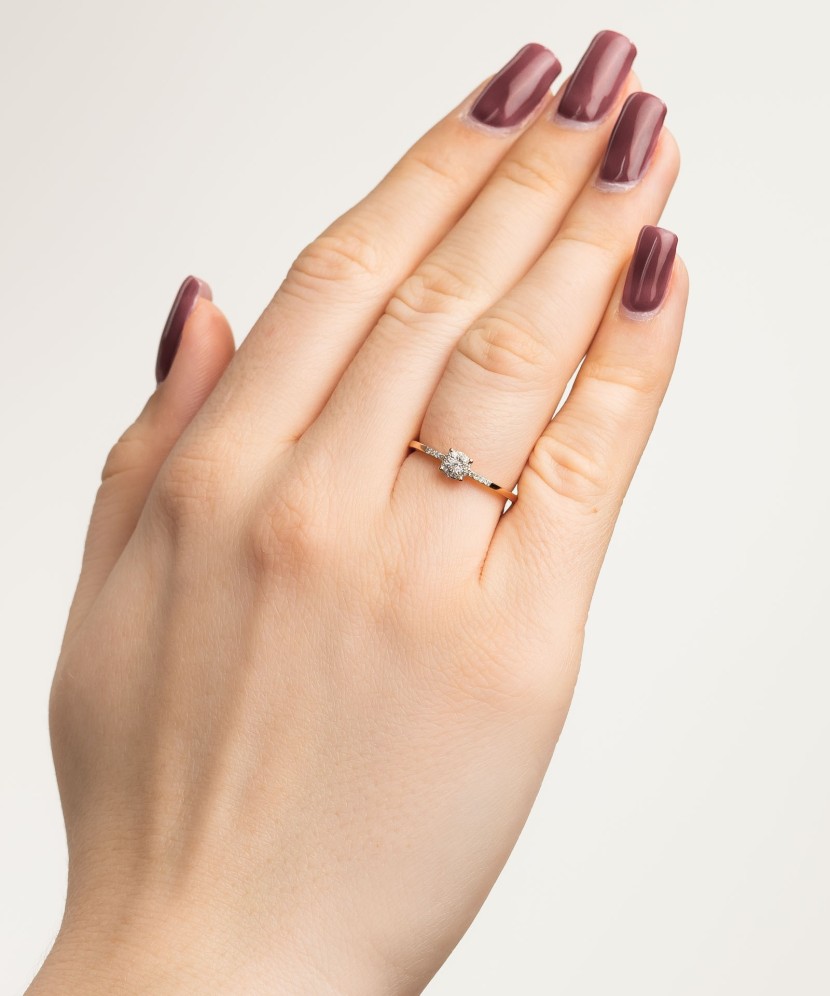 Золотое кольцо с алмазами