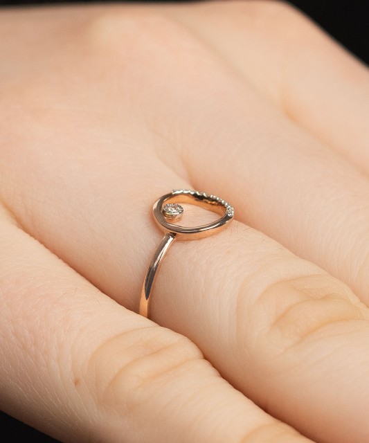 Kuldsõrmus teemantidega