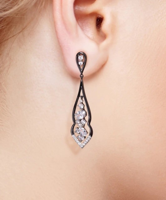 Hõbekõrvarõngad tsirkoonidega