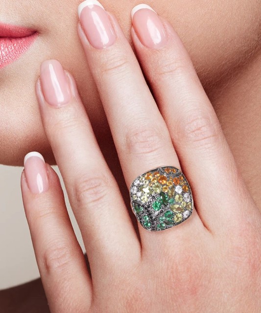 Серебряное кольцо с цирконами