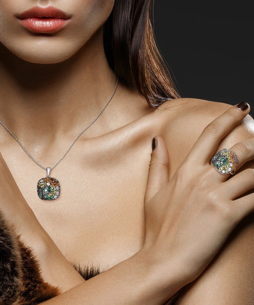 Серебряное кольцо с цирконами