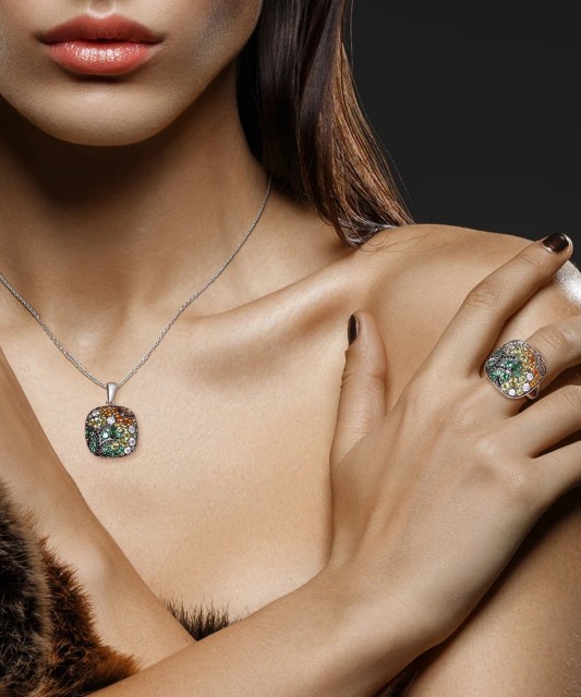 Серебряное кольцо с цирконами