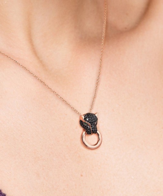 Kullatud hõbedast ripats tsirkoonidega ja spinellid