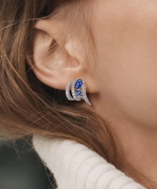 Hõbekõrvarõngad tsirkoonidega ja spinelliga