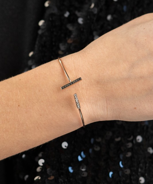 Kuldne safiiridega käevõru