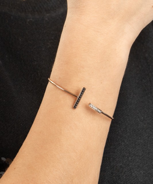 Kuldne safiiridega käevõru