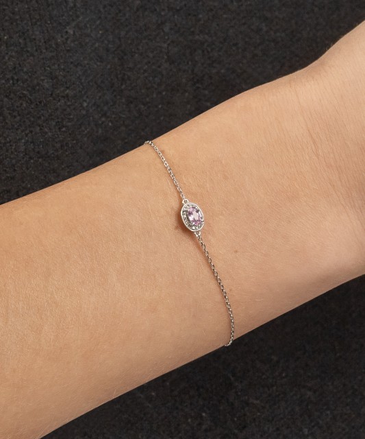 Valgest kullast teemantide ja safiiridega käevõru