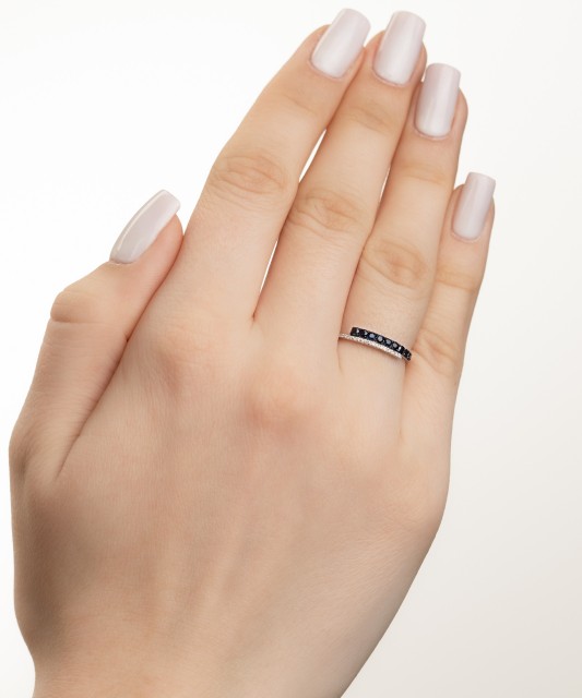 Кольцо из белого золота с сапфиром и бриллиантами