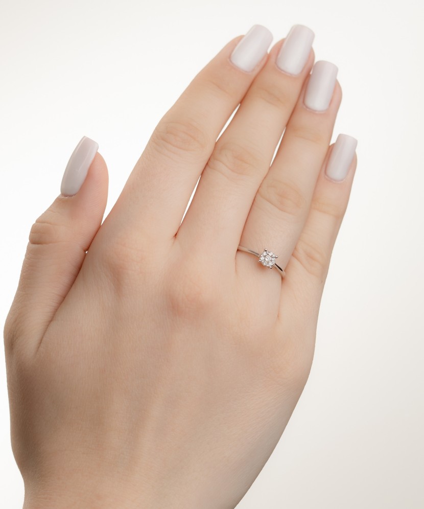 Кольцо из белого золота с бриллиантами