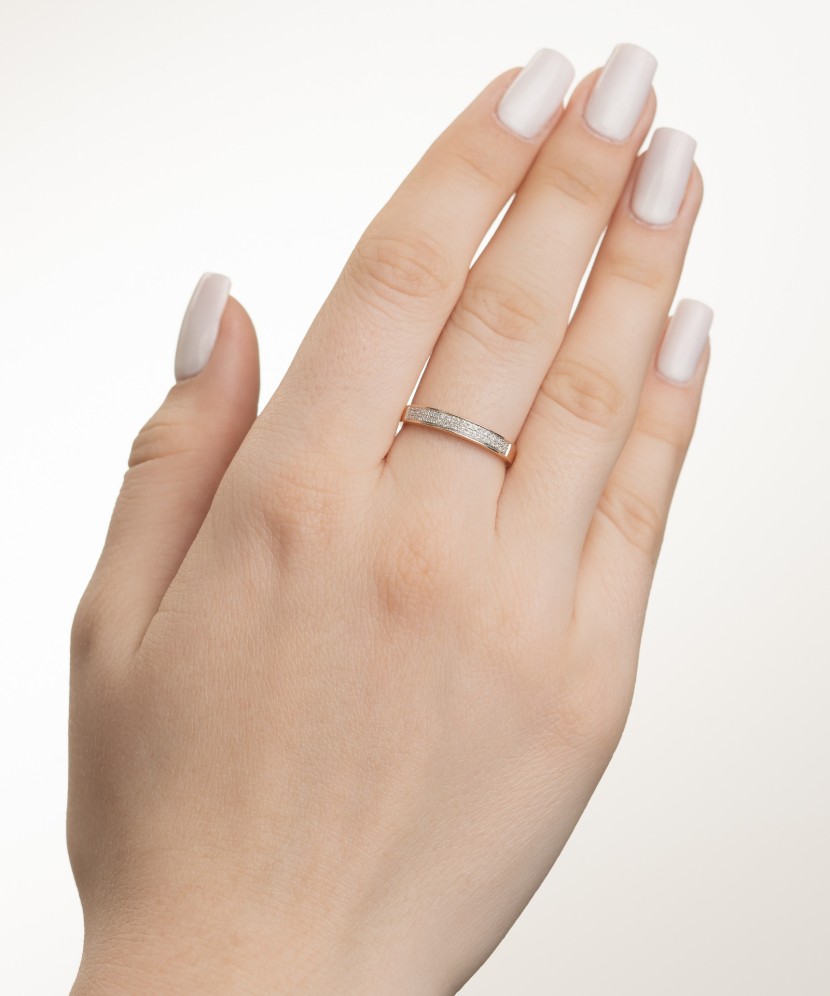 Kuldsõrmus teemantidega