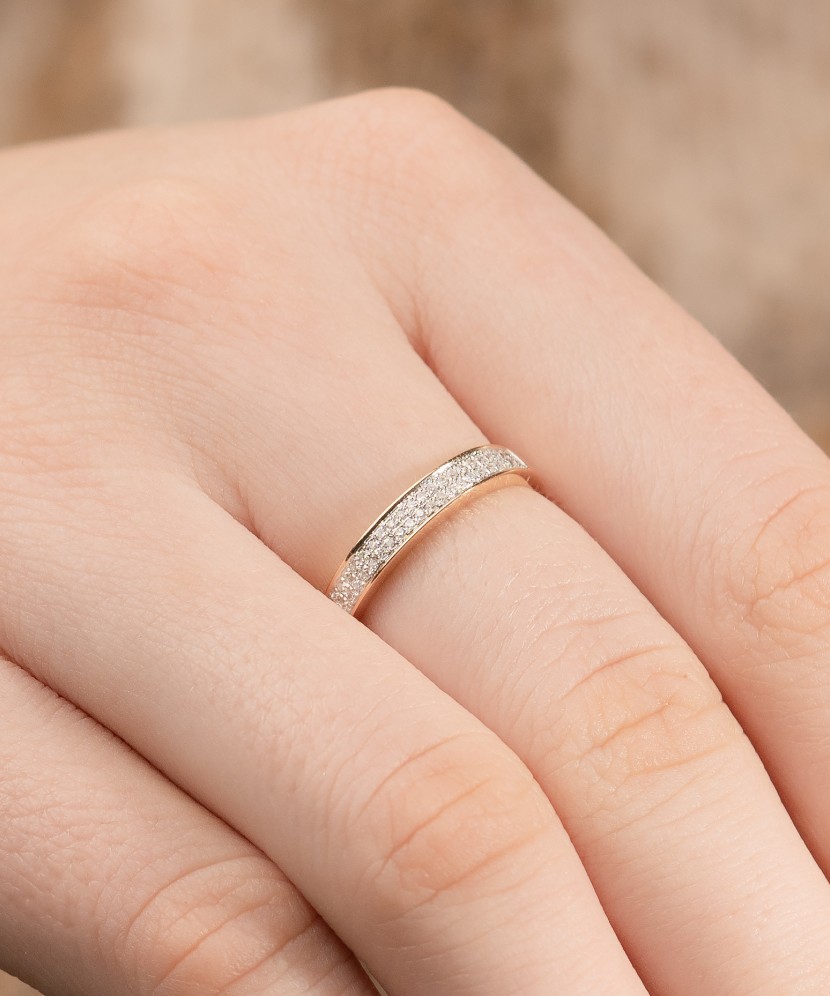 Kuldsõrmus teemantidega