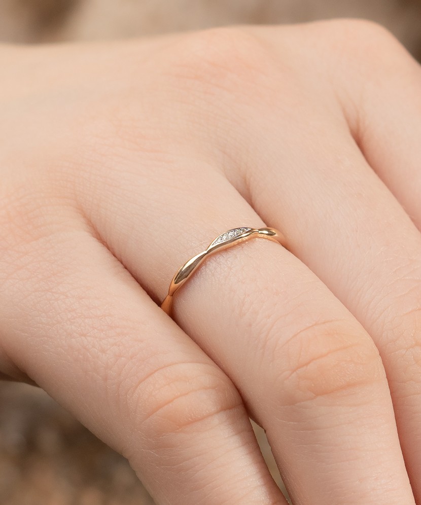 Kuldsõrmus teemantidega