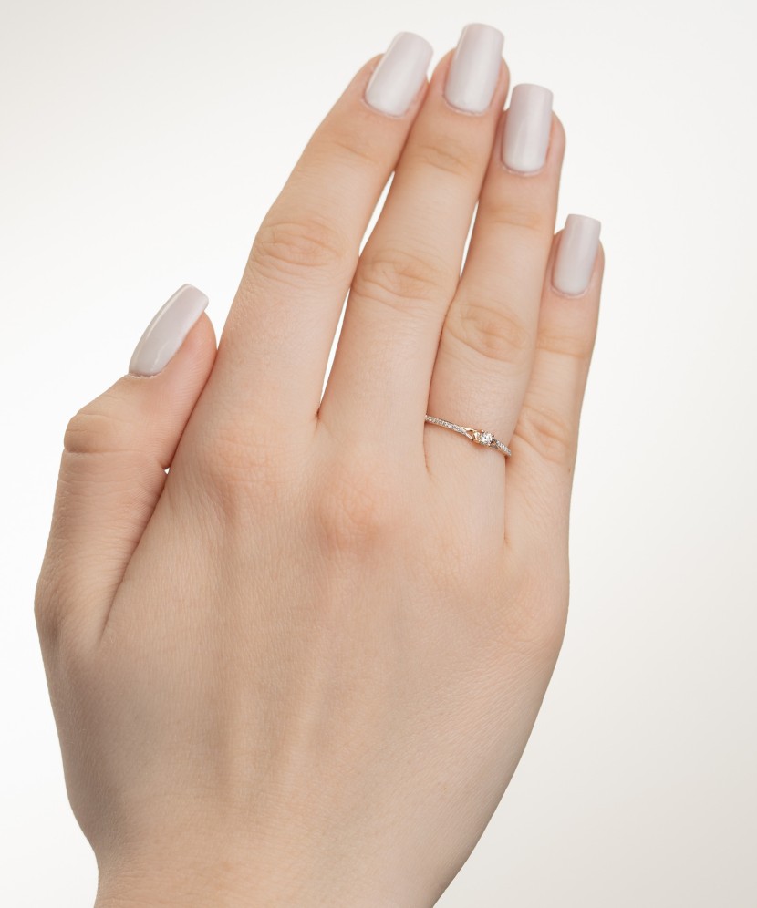 Kuldsõrmus teemantidega