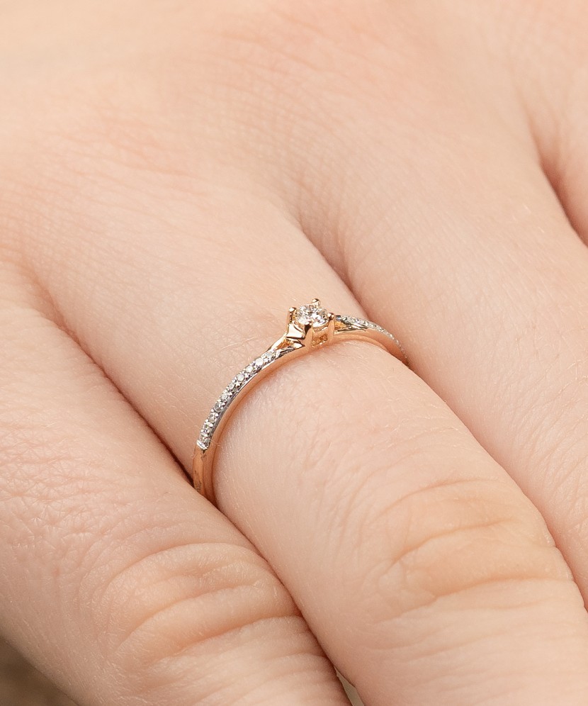 Kuldsõrmus teemantidega