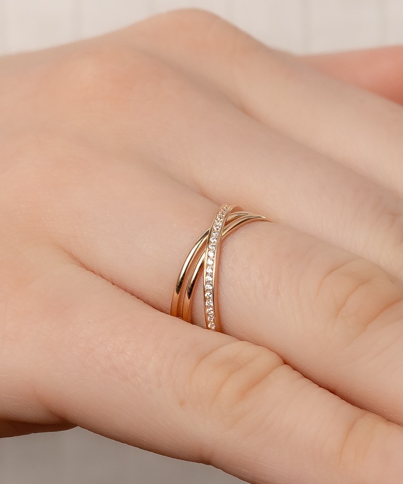 Kuldsõrmus tsirkoonidega