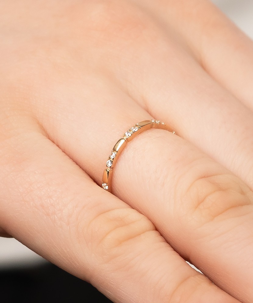 Золотое кольцо с цирконами