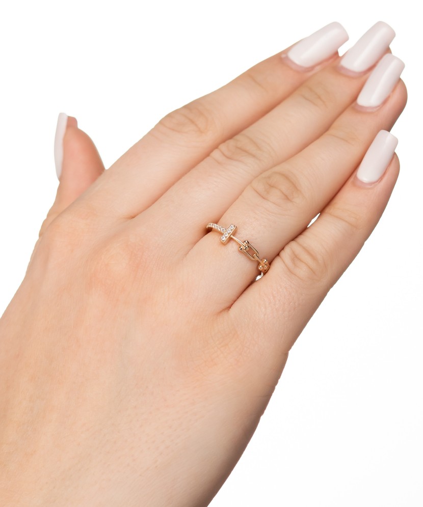 Kuldsõrmus tsirkoonidega