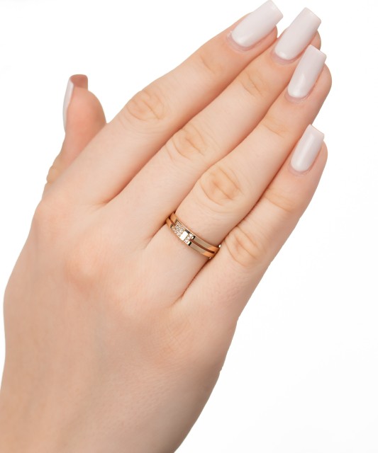 Золотое кольцо с цирконами