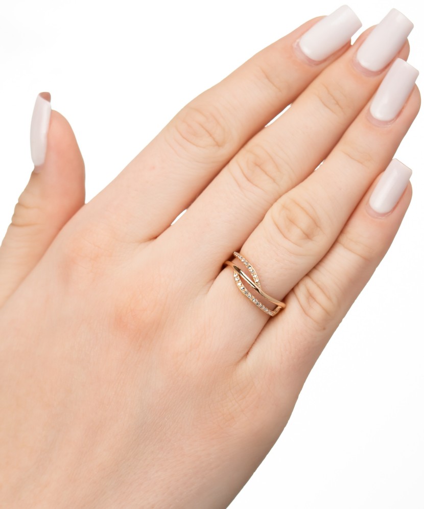 Kuldsõrmus tsirkoonidega