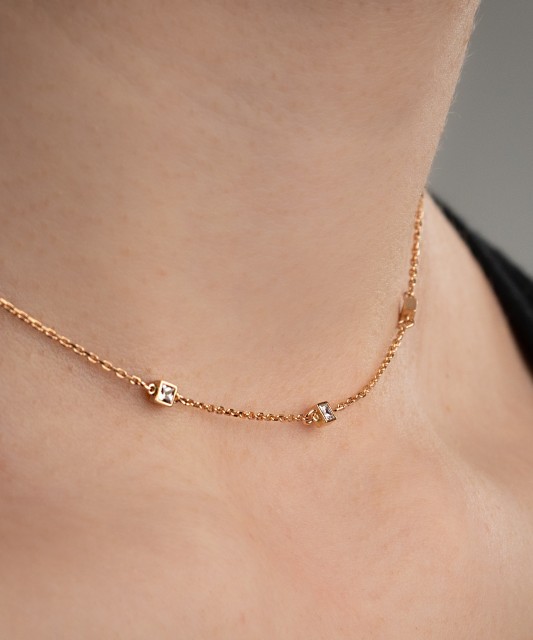 Kullast kett tsirkoonist ripatsiga