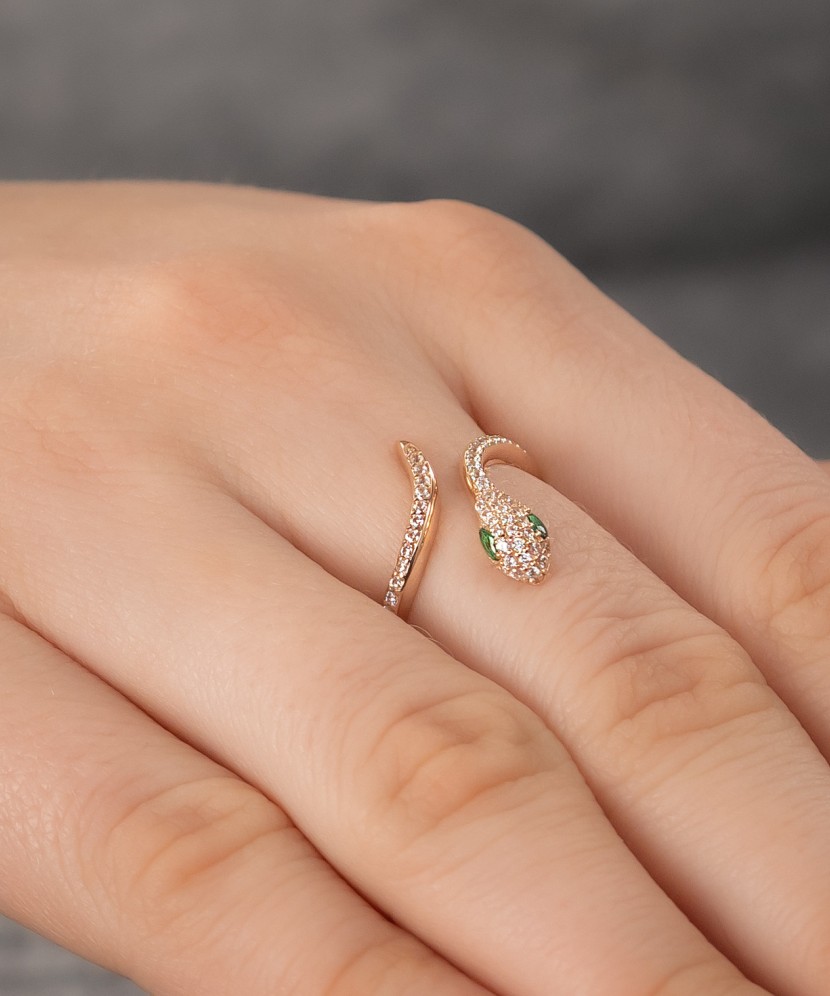 Золотое кольцо с цирконами