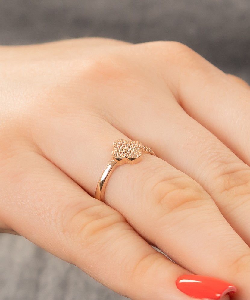 Золотое кольцо с цирконами