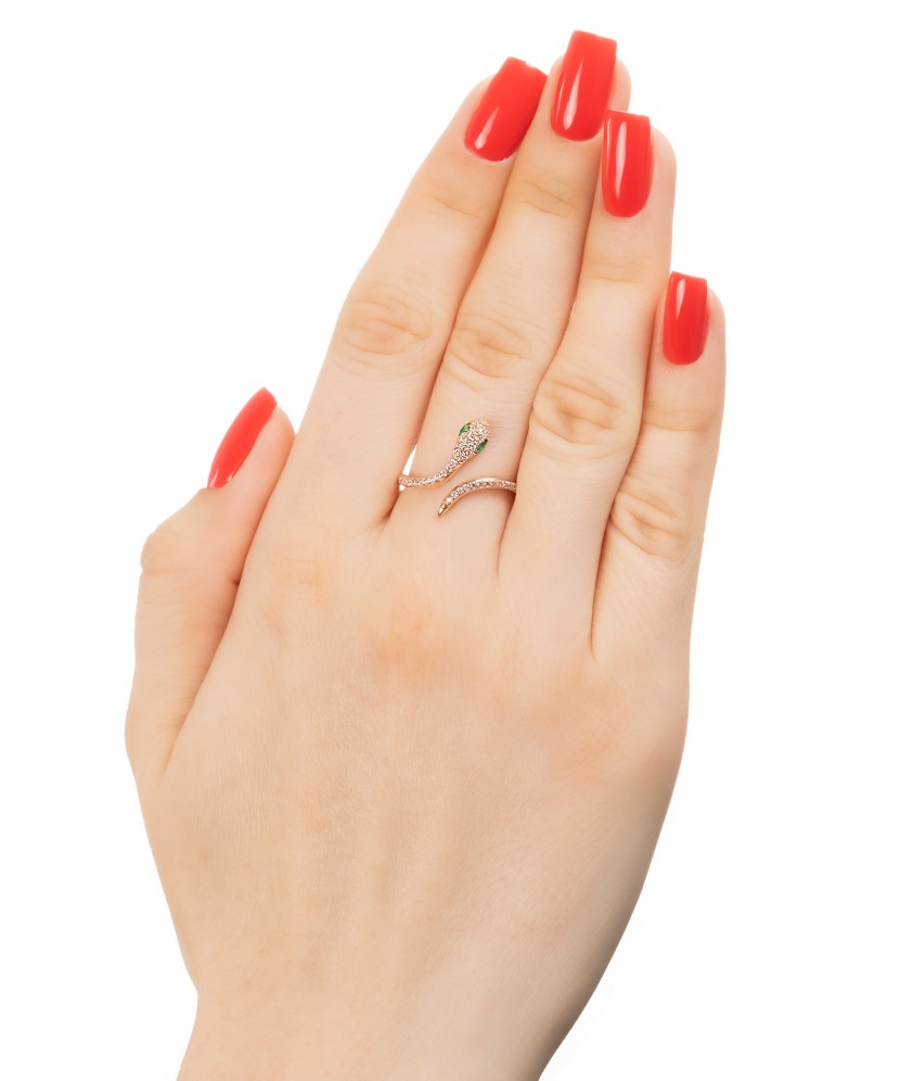 Kuldsõrmus tsirkoonidega