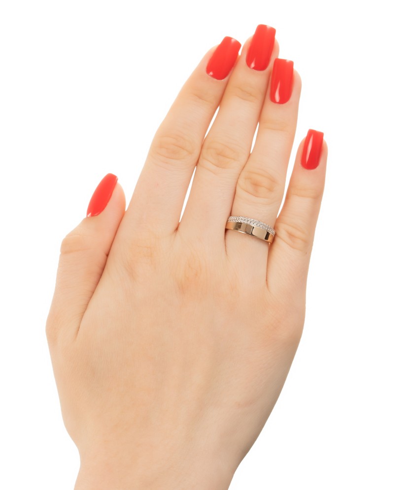 Kuldsõrmus tsirkoonidega