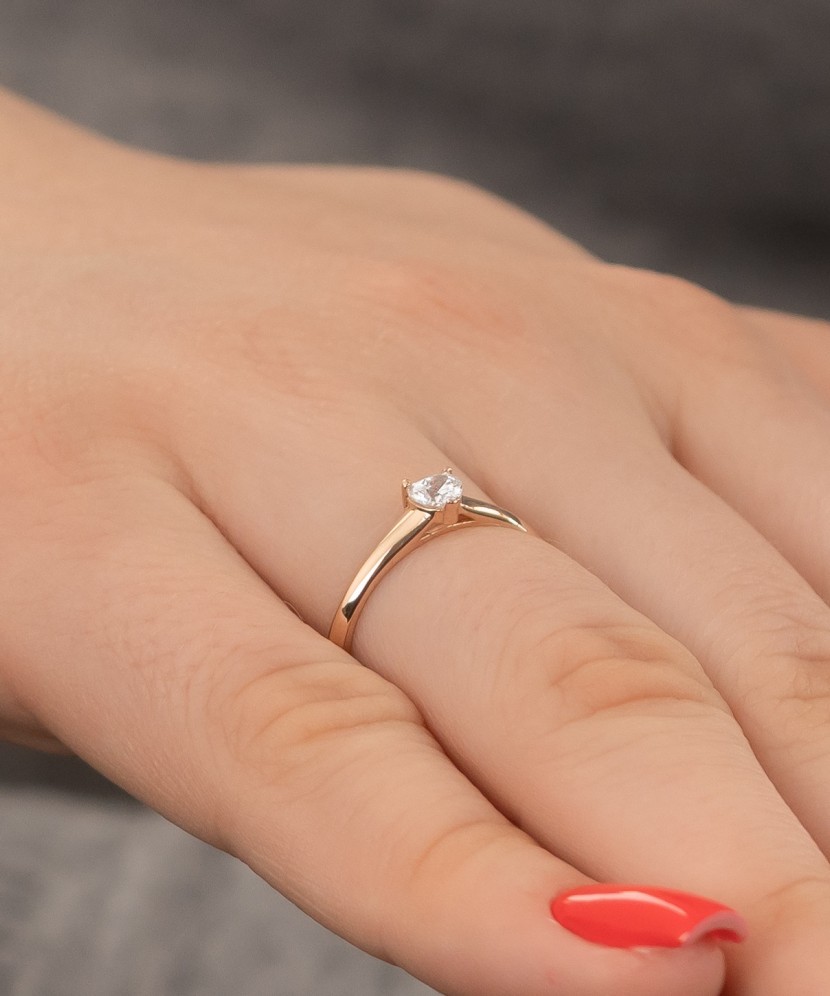 Kuldsõrmus tsirkooniga