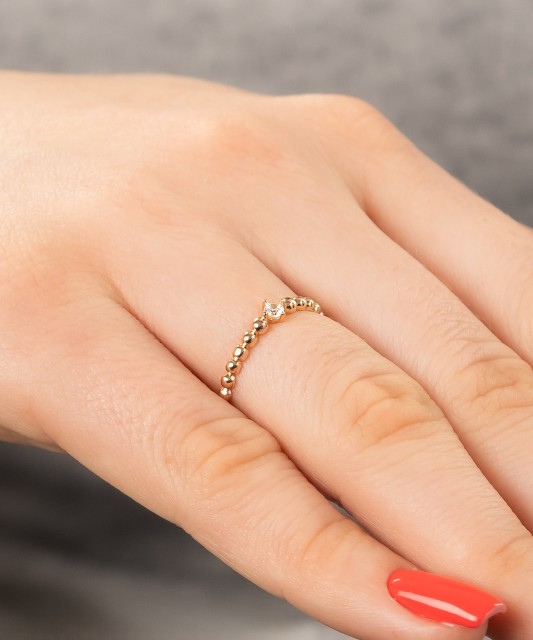 Kuldsõrmus tsirkooniga