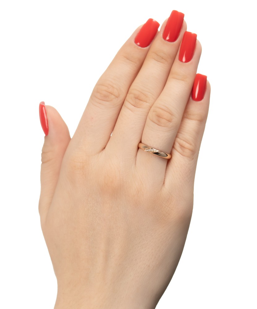 Kuldsõrmus tsirkoonidega