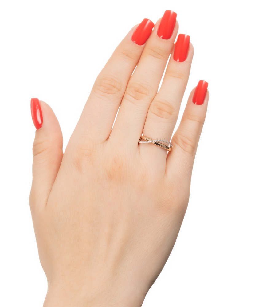 Kuldsõrmus tsirkoonidega