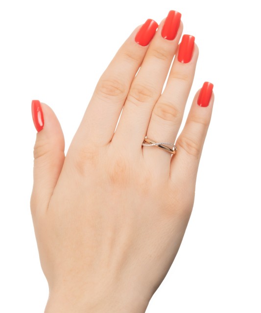 Kuldsõrmus tsirkoonidega