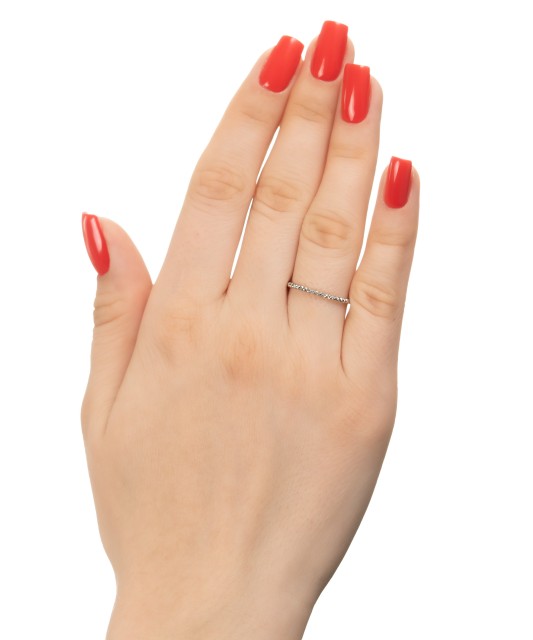 Valgest kullast sõrmus