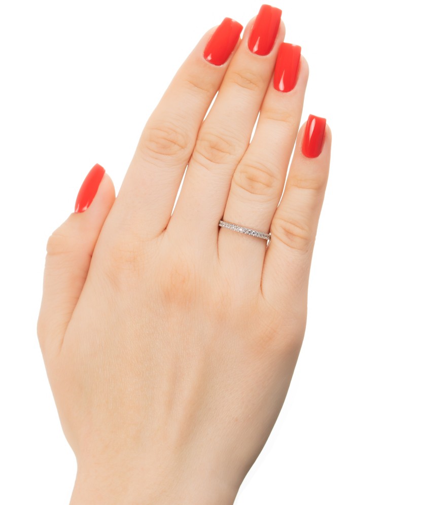 Кольцо из белого золота с цирконами