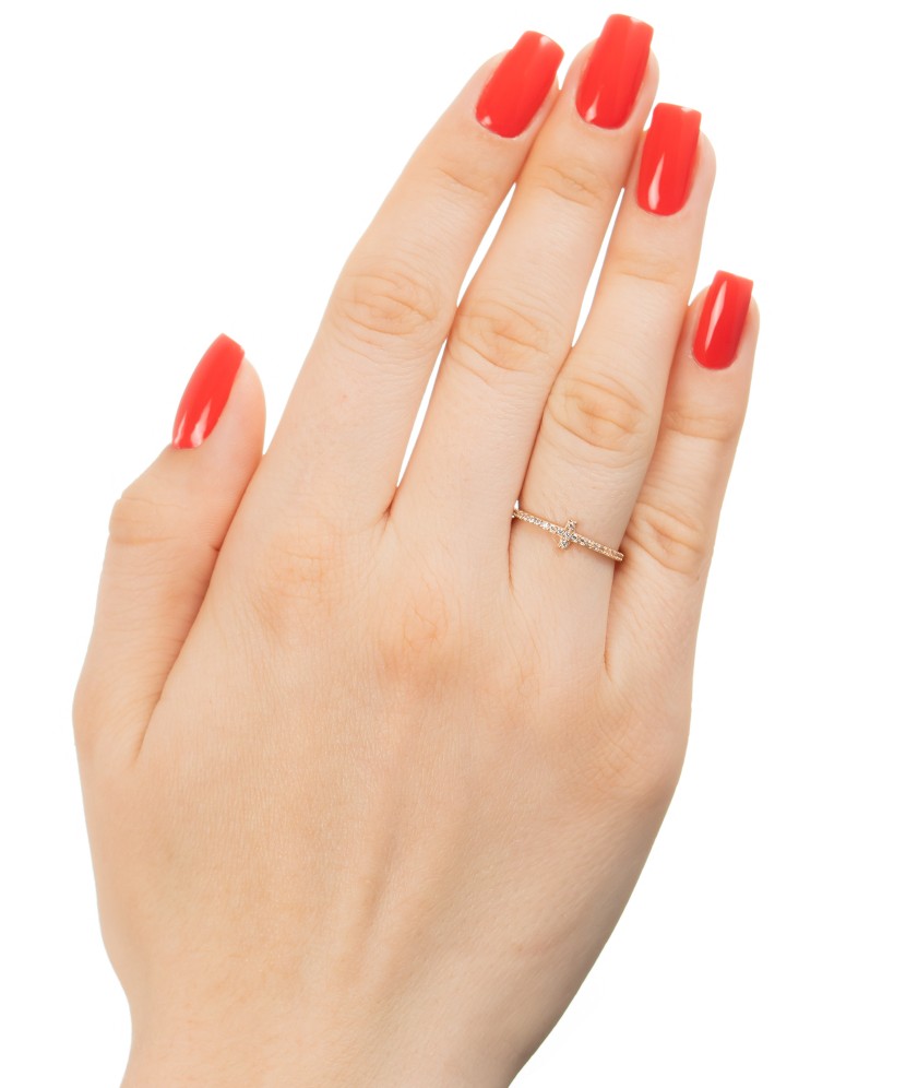 Kuldsõrmus tsirkoonidega