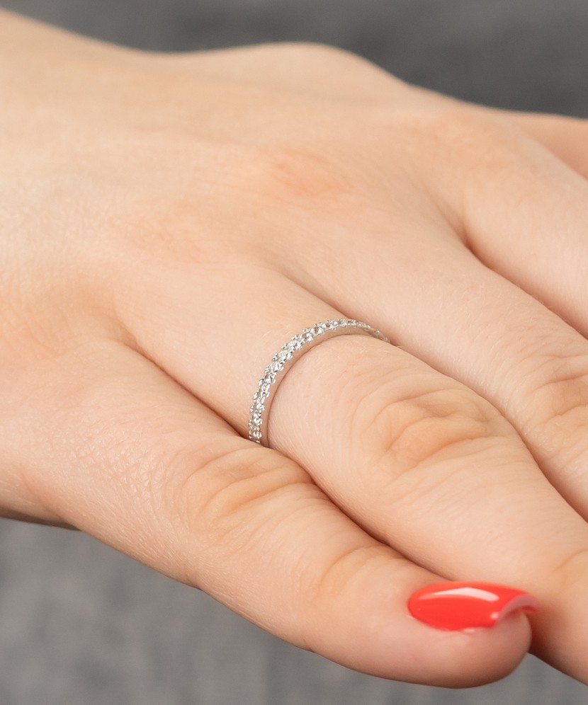 Кольцо из белого золота с цирконами