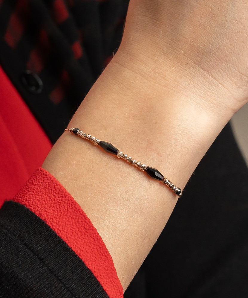 Золотой браслет с ониксом