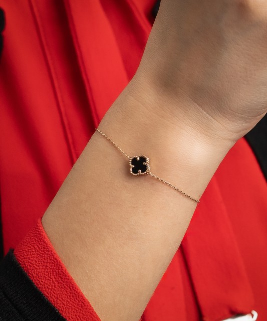 Kuldne emailiga käevõru