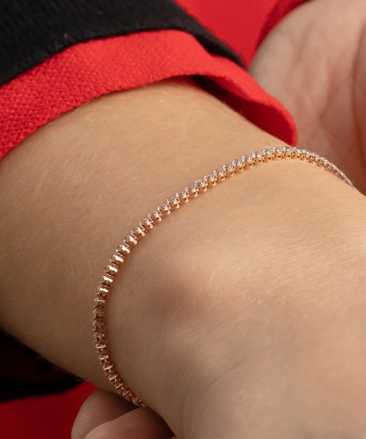 Kuldkäevõru tsirkoonidega