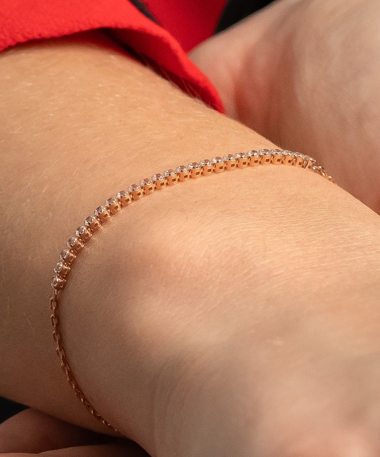 Kuldkäevõru tsirkoonidega