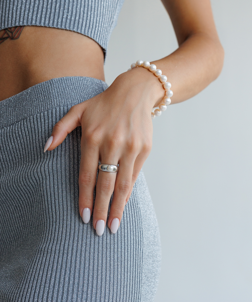 Hõbesõrmus pärli ja  tsirkoonidega