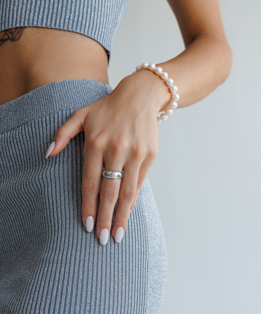 Hõbesõrmus pärli ja  tsirkoonidega